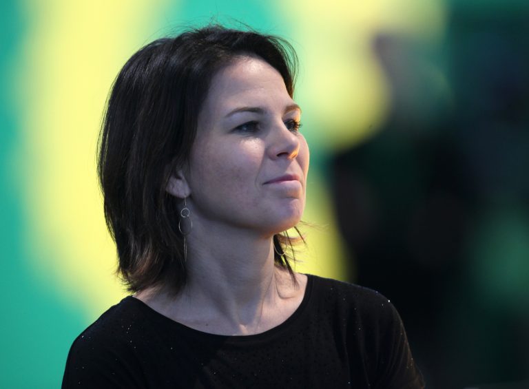Baerbock fordert stärkeres Engagement in Verteidigungspolitik