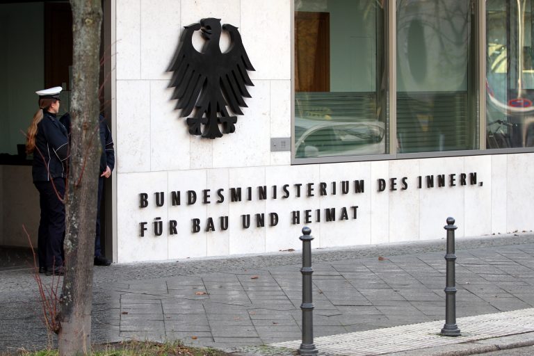 SPD-Fraktion fordert Klage gegen Bundesinnenministerium
