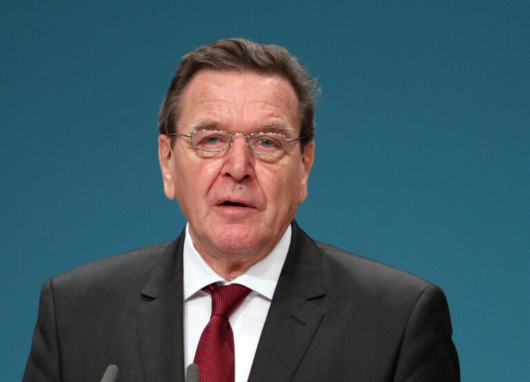 Altkanzler Schröder kritisiert neuerdings Russland