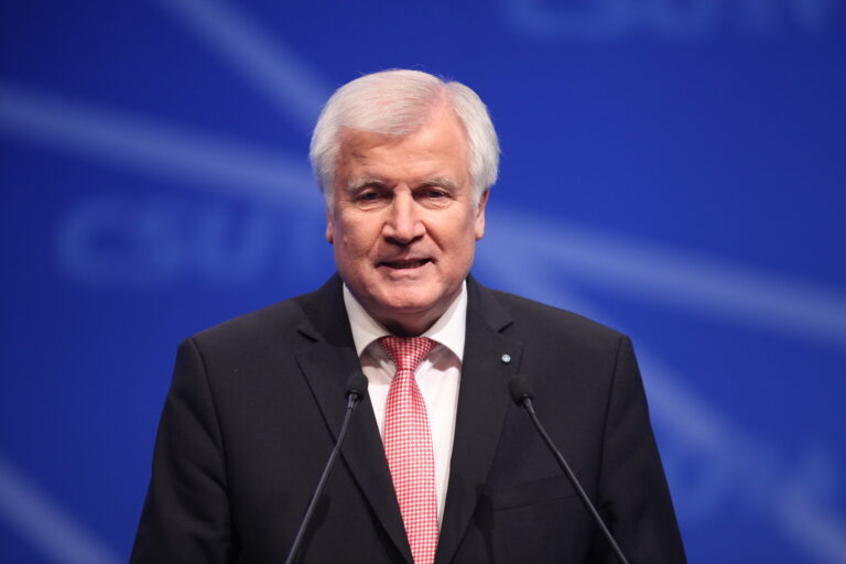 Seehofer fordert sofortigen Lockdown