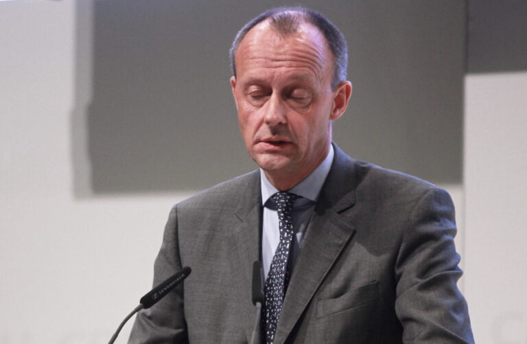 Merz verlangt mehr Rechte für Corona-Geimpfte