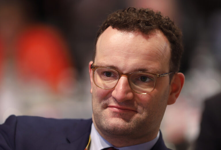 Spahn: Corona-Regeln werden nicht so bald verschwinden