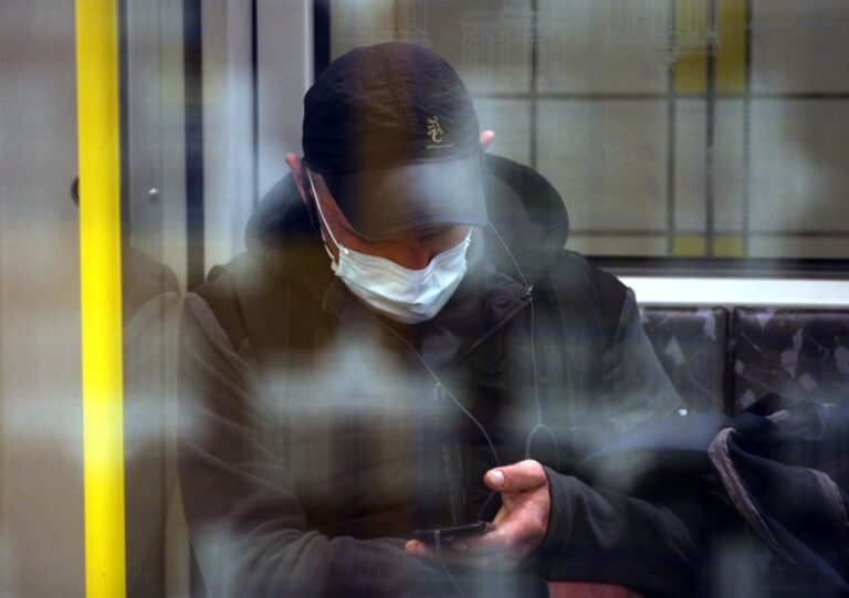 Virologe will konsequente Kontaktbeschränkung wegen Corona-Mutation