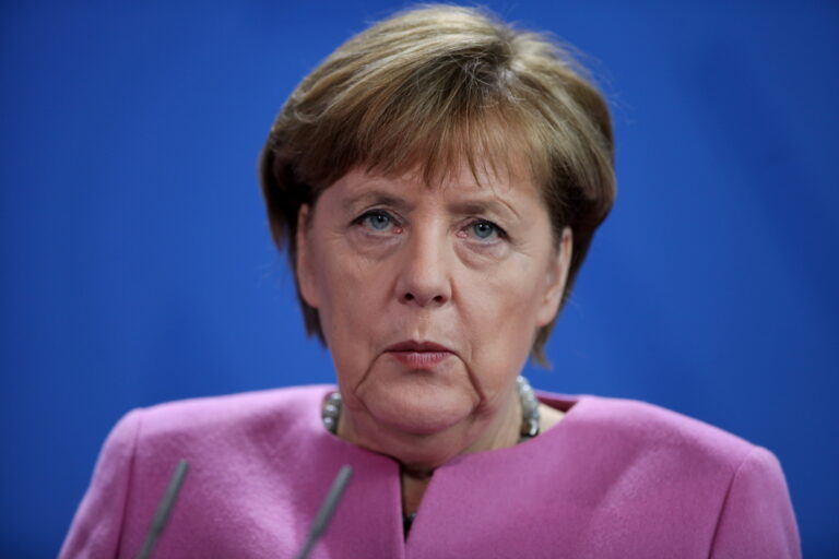 Merkel verurteilt Ausweisung von Diplomaten aus Russland
