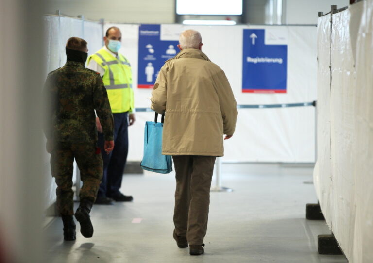 Zahl der Corona-Impfungen in Deutschland steigt auf 2,33 Millionen
