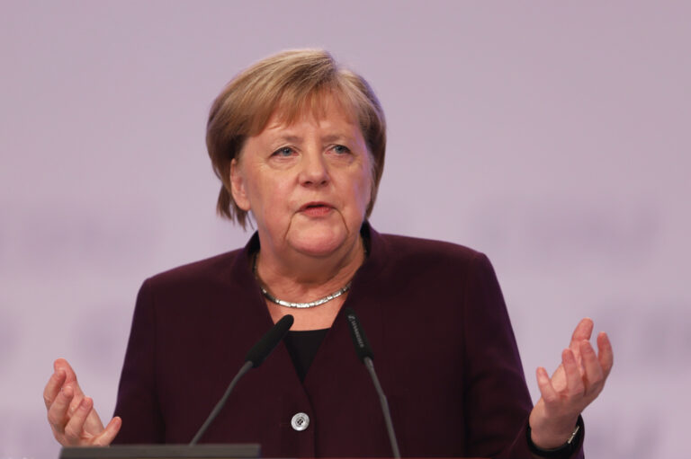 Bartsch: Merkel soll sich bei Bürgern entschuldigen