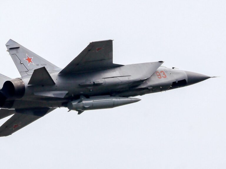 Pazifik: Russland schickt Abfangjäger zu US-Spion