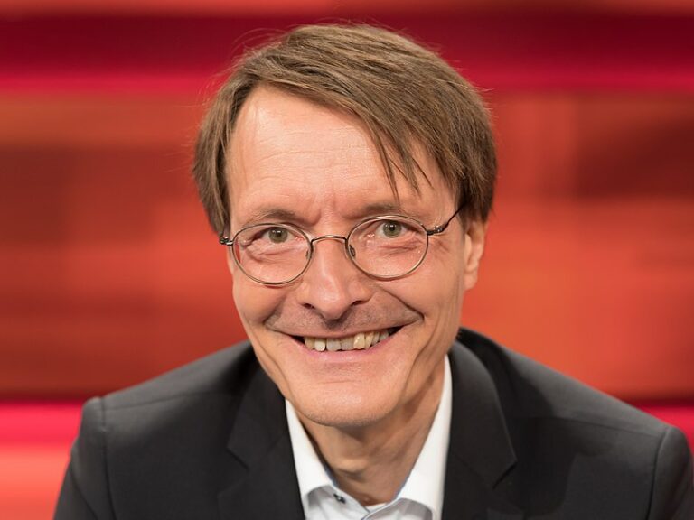 Delta-Variante nicht harmlos: Lauterbach fordert Neubewertung von Kinder-Impfungen