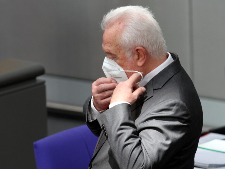 Kubicki fordert Ende der Maskenpflicht