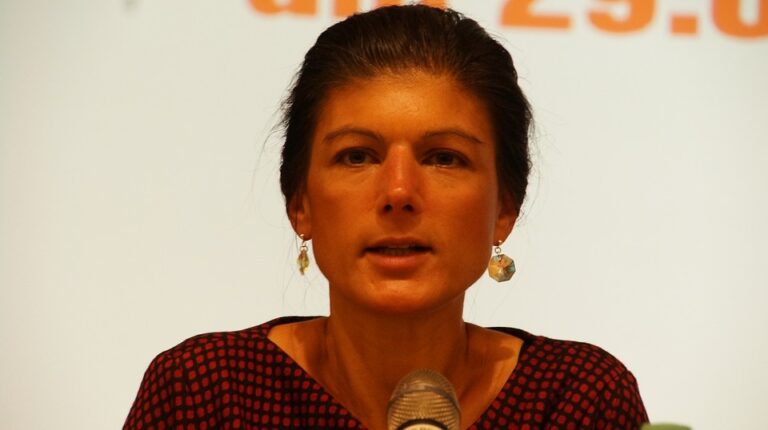Tiefsinnige Müsliriegel und Umgang mit Russland: Wagenknecht checkt grüne „Wohlfühlpartei“ ab
