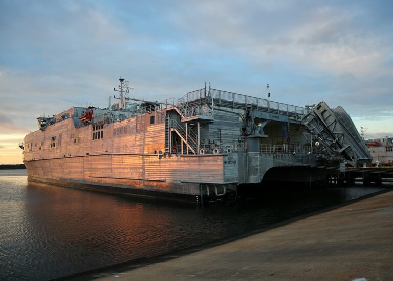 Amerikanisches Landungsschiff „USNS Yuma“ auf dem Weg ins Schwarze Meer