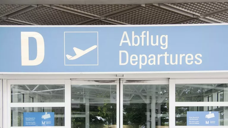 Abgeschobene Straftäter gelangen über Evakuierungsflüge zurück nach Deutschland