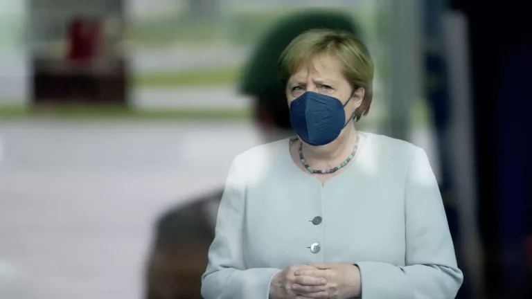 Kreise: Merkel gibt am 25. August Regierungserklärung zu Afghanistan