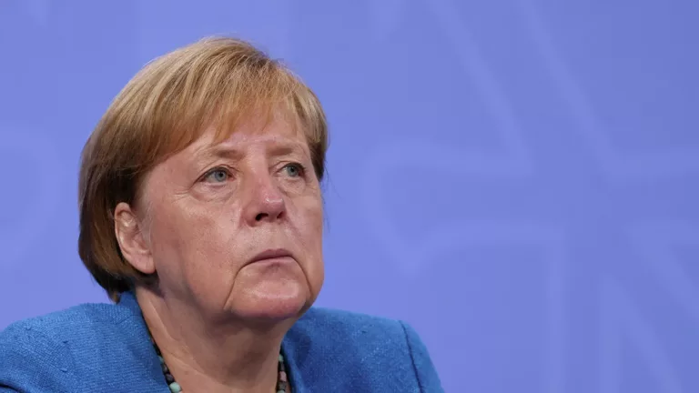 Merkel spricht von bitteren Stunden in Afghanistan – Steinmeier sagt Opernbesuch ab