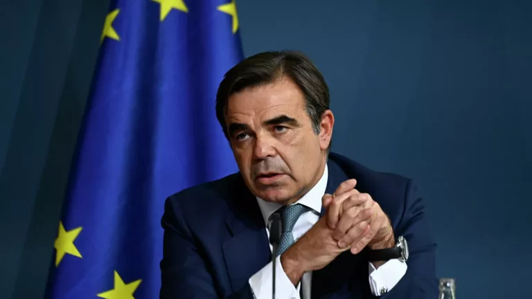 Keine Zeit mehr zum Abwarten: EU-Kommission fordert schnelle Einigung bei Migrationspolitik