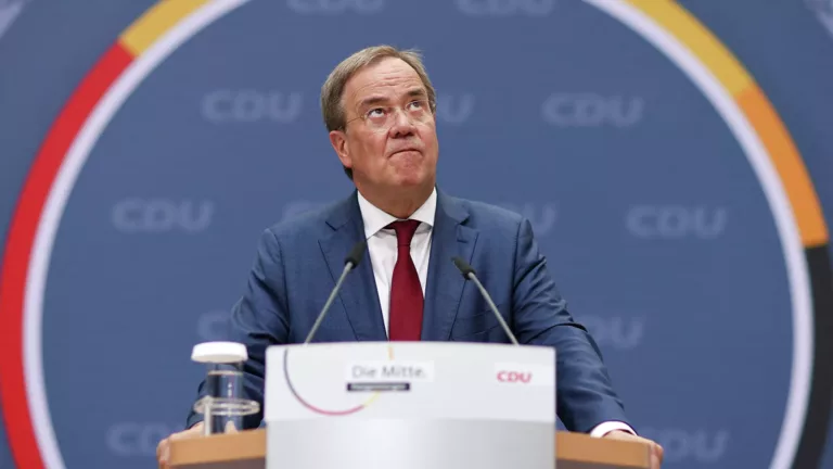 „Besser, als gemeinsam unterzugehen“: CDU-Abgeordnete fordert Rücktritt Laschets