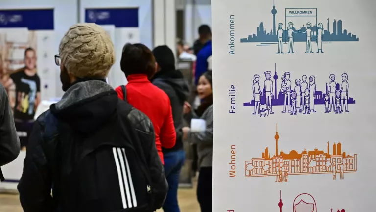 „Deutschland gehen die Arbeitskräfte aus“: Arbeitsagentur-Chef will 400.000 Migranten pro Jahr