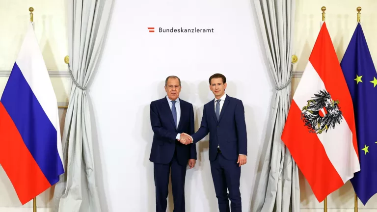 Lawrow trifft sich mit Kanzler Kurz: Fokus auf Corona-Virus, Lage in Afghanistan und Zusammenarbeit