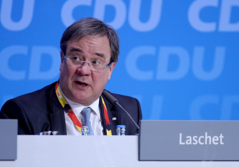 Laschet fordert nach Chaos in Kabul „schonungslose Fehleranalyse“