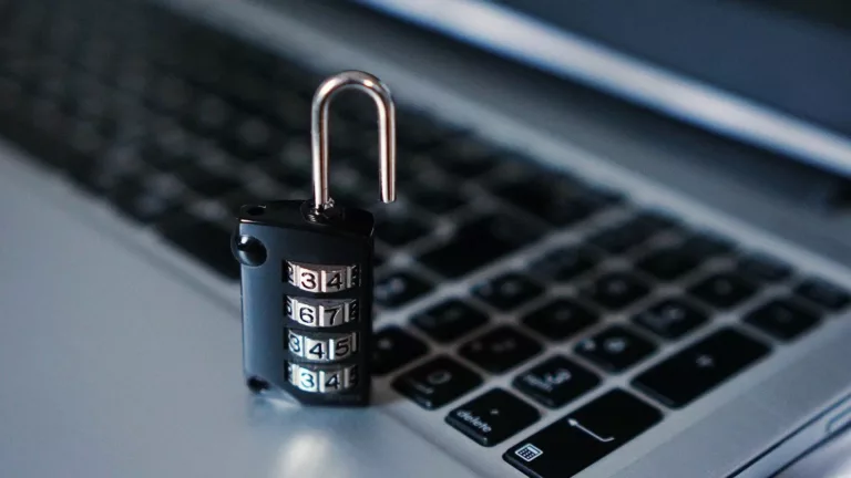 Bundesregierung wirft Russland Cyberangriffe auf deutsche Politiker vor