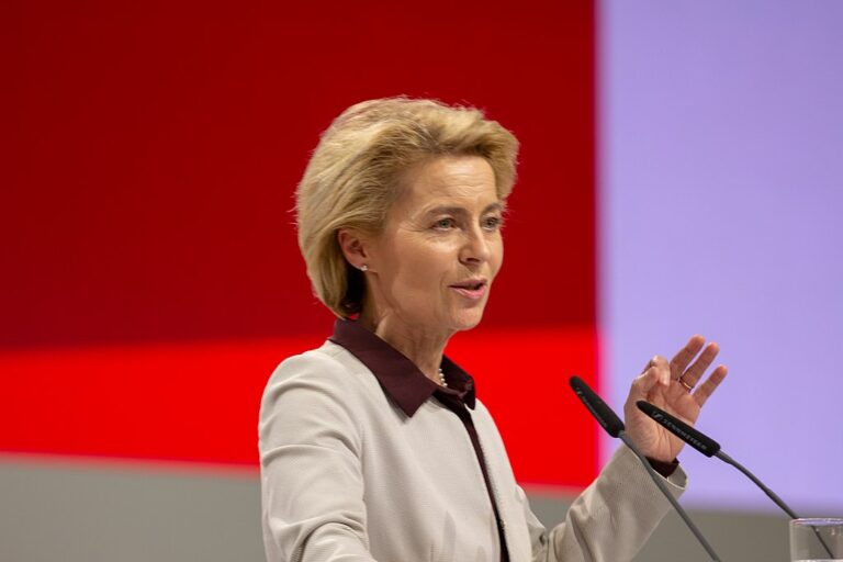 Von der Leyen droht Russland mit „massiven Wirtschaftssanktionen“