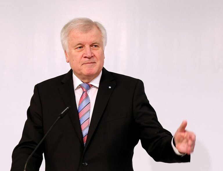 Dürfen Bevölkerung nicht länger verwirren: Seehofer will einheitliche Corona-Regeln für Deutschland