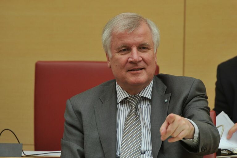 Seehofer weist Berichte zurück: Keine Vereinbarung mit Belarus zur Aufnahme von Migranten