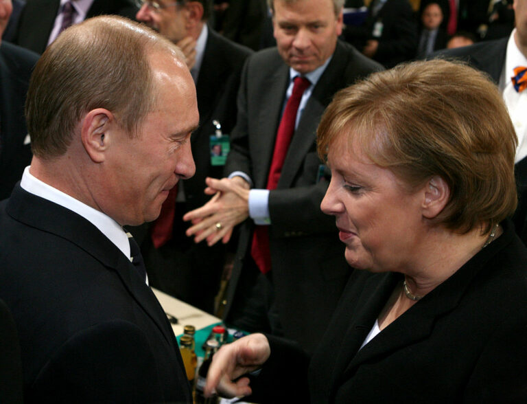 Putin gratuliert Merkel und Steinmeier zum Tag der Deutschen Einheit und ruft zur Zusammenarbeit auf