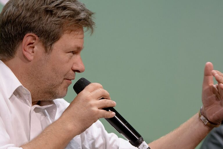 Wegen Ukraine-Konflikts: Bundeswirtschaftsminister Habeck erwartet höhere Gaspreise