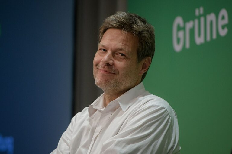 Habeck macht Genehmigung für Nord Stream 2 auch von Geopolitik abhängig