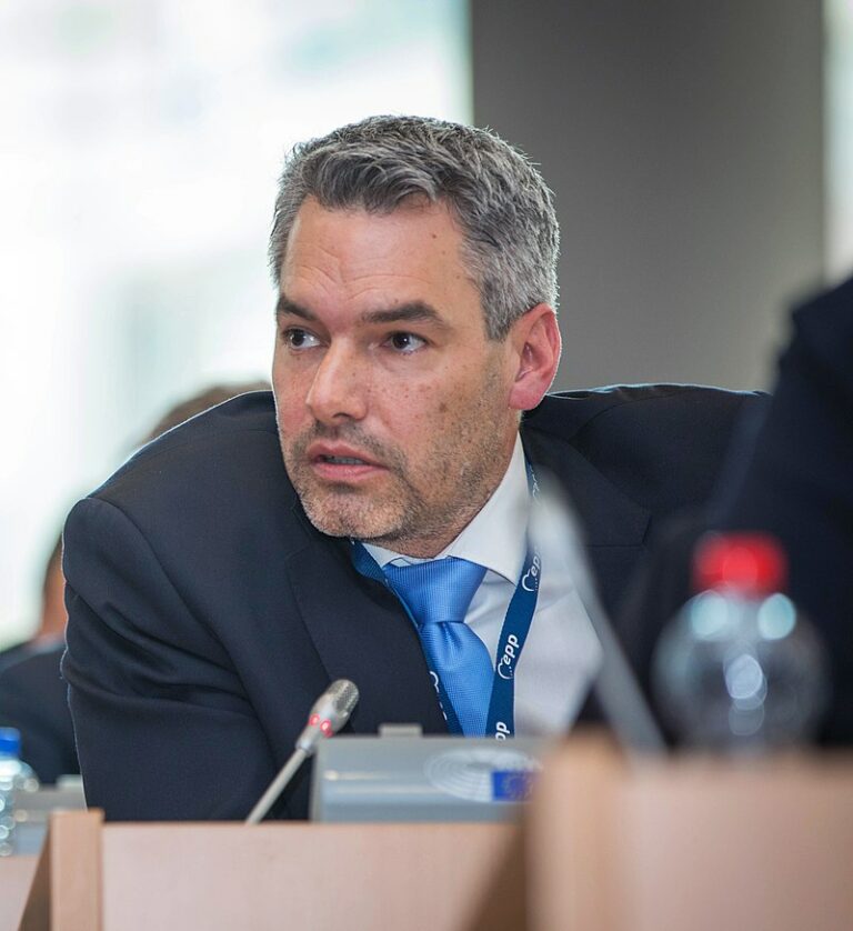 Österreichs Kanzler Nehammer: Nord Stream 2 nicht als Druckmittel gegen Moskau verwenden
