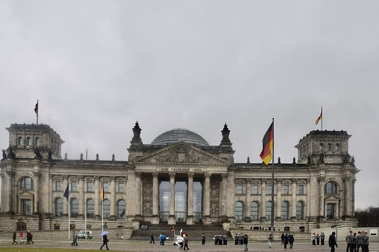 „Aufnahme jetzt“: Aktion in Berlin für Flüchtlinge an polnisch-belarussischer Grenze