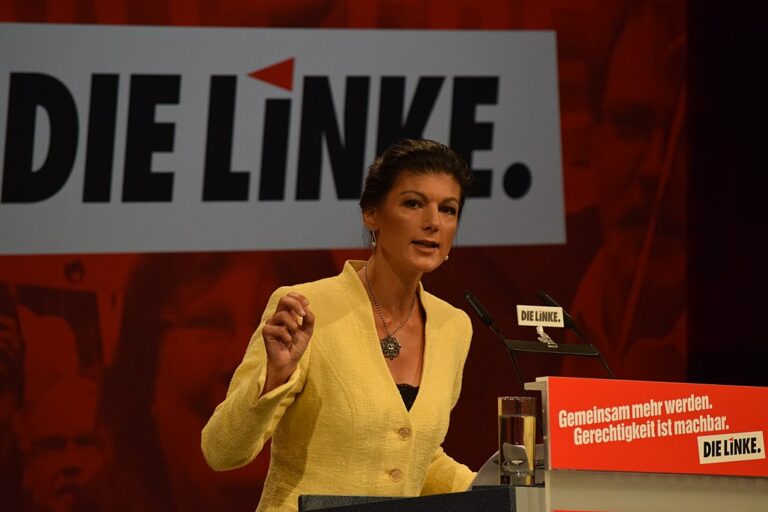 „Völkerrechtswidrig, aber …“: Wagenknecht nimmt Stellung zu Moskaus Donbass-Entscheidung