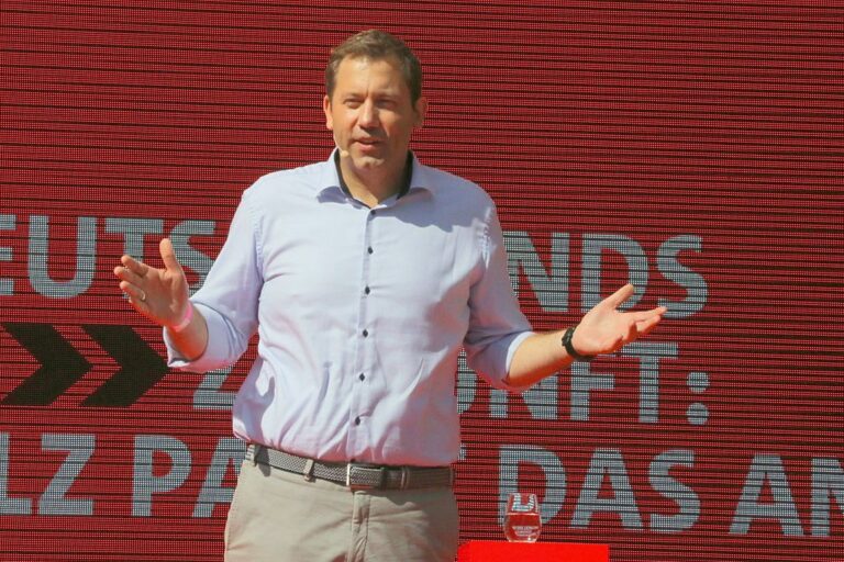 SPD-Chef Klingbeil zu Waffenlieferungen an Ukraine: „Wären völlig falsches Signal“