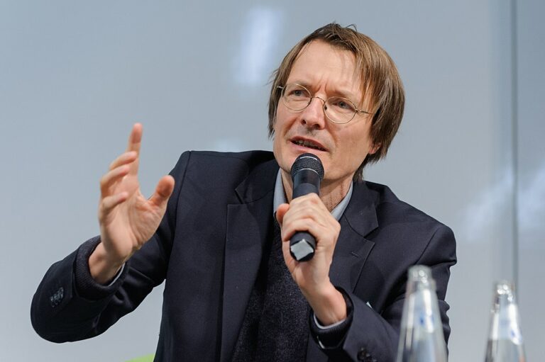 Lauterbach sauer: Bayern lockert und setzt Impfpflicht für Pflege aus