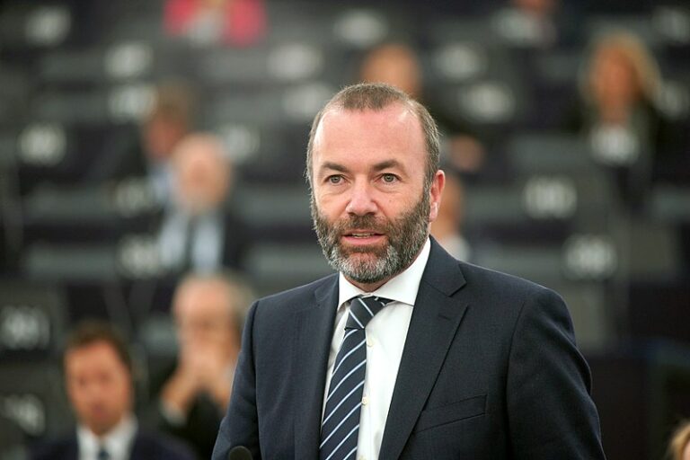„Wenn Putin Waffen einsetzt…“: EVP-Fraktionschef spricht von „Ende“ der Nord Stream 2 wegen Ukraine