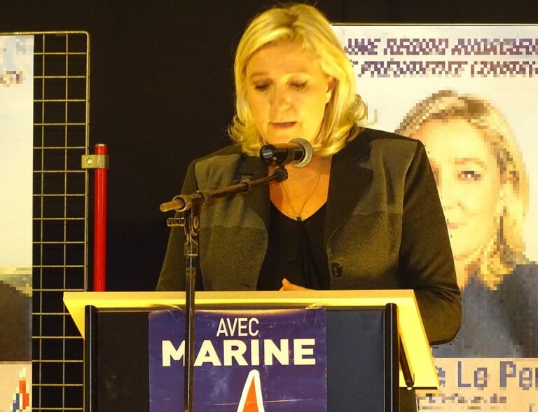 EU befeuert Ukraine-Konflikt: Marine Le Pen kritisiert Vorwürfe gegen Russland