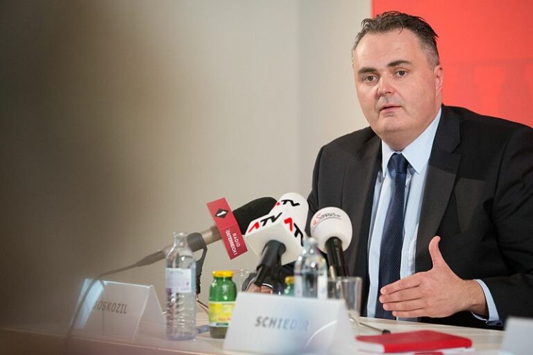 Österreichs Top-Politiker: „Wie Impfpflicht jetzt auf dem Tisch liegt, ist sie zu überdenken“
