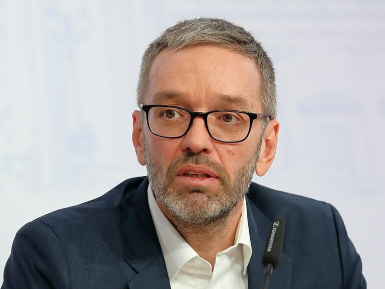 Herbert Kickl: Vom Partei-Hirn zum Corona-„Hirnederl“