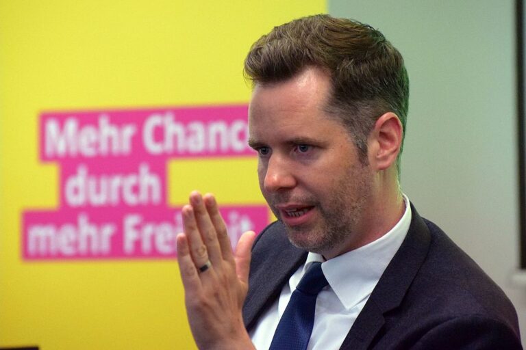 FDP will überflüssige Stellen im Regierungsapparat streichen