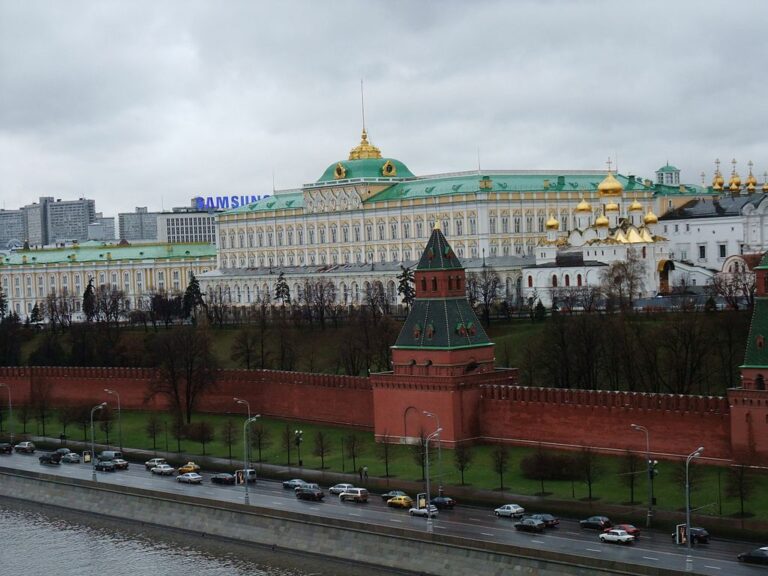 „Falsche Anschuldigungen“ – Kremlsprecher zur angeblichen Invasion Russlands in der Ukraine