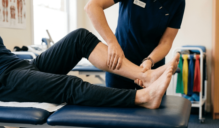Gezielte Bewegungstherapie: Warum Physiotherapie mehr ist als Sportübungen