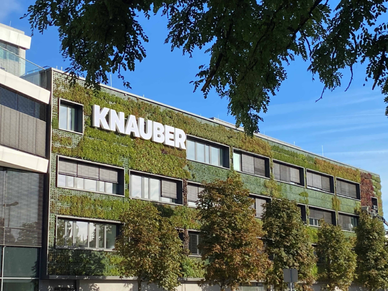 23.735 Pflanzen und 1,2 Megawatt Sonnen-Energie